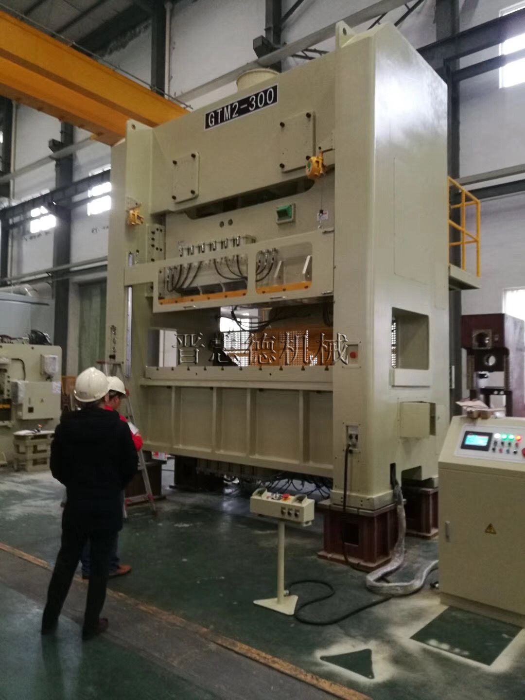 300噸氣動精密沖床，300噸精密沖床