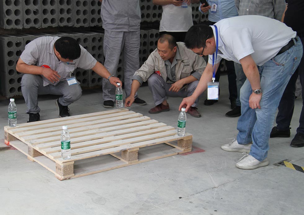 沖床車(chē)間叉車(chē)比賽