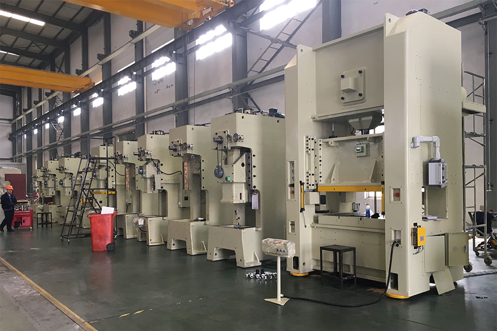 氣動(dòng)沖床生產(chǎn)裝配